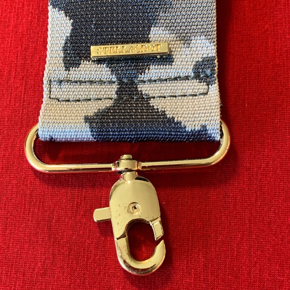 New Adjustable Camouflage Guitar Strap with Gold Hardware - Picture 2 of 3